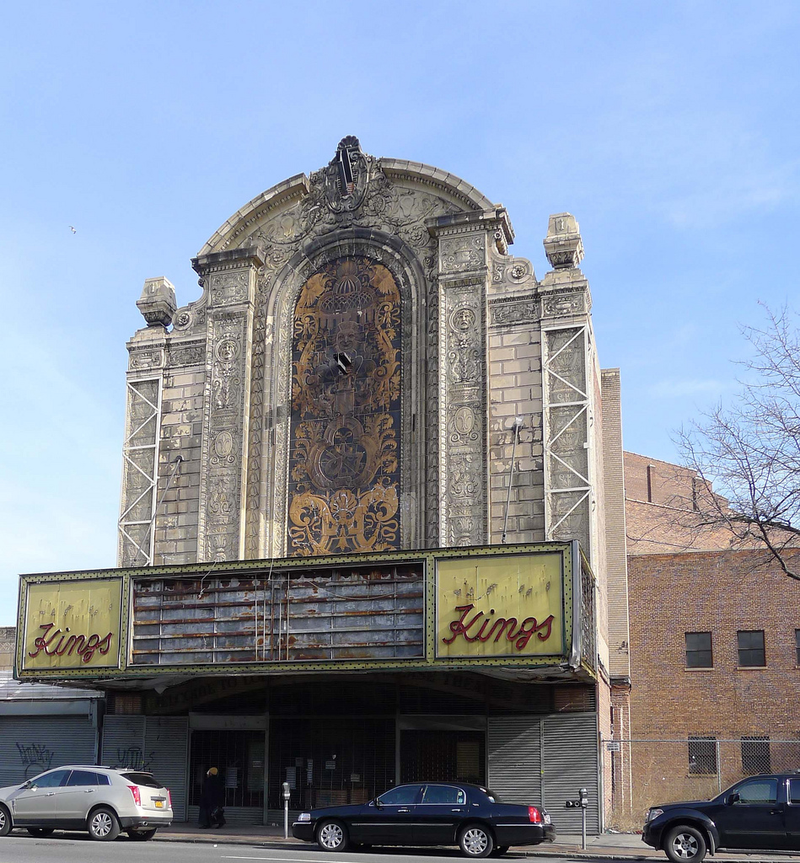 Illustration for article titled Gorgeous Old Movie Theaters That Have Fallen Into Ruin